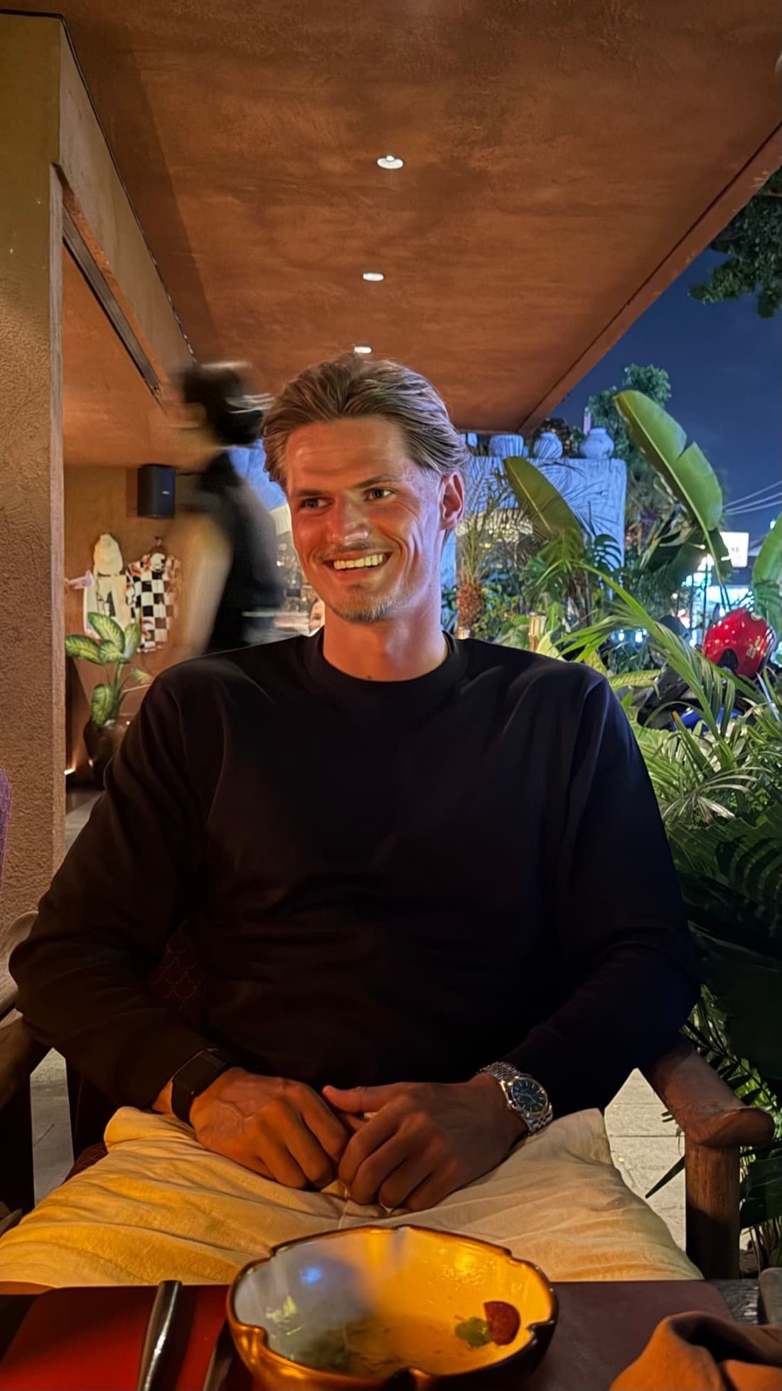 Lars van Capelle, founder of Ecomyard and owner of OMNIAIR, at a restaurant table
